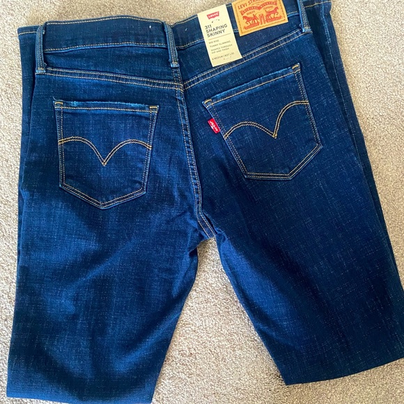 NWT Dark wash Levi’s jeans - Picture 5 of 7